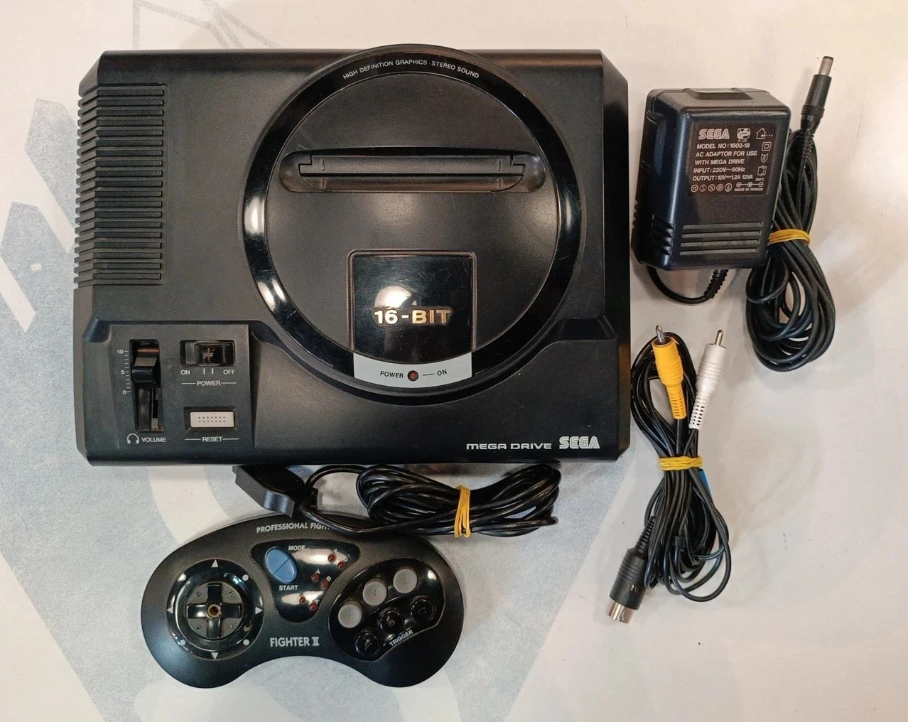 Console Mega Drive SEGA PAL Loose Con Pad e Cavi